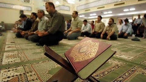 جانب من صلاة المغرب وآيات من سورة الأحزاب