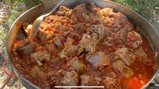 Manitas o patitas de puerco con chile colorado