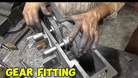 How to fitting Carriage part of lathe machine technical machine #technology #machinelearning