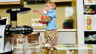 So cute! Monkey Bibi helps dad make apple juice!