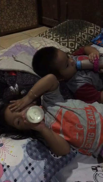 dik galuh dan mas Satrio persiapan tidur..nenen dulu yaa 😀