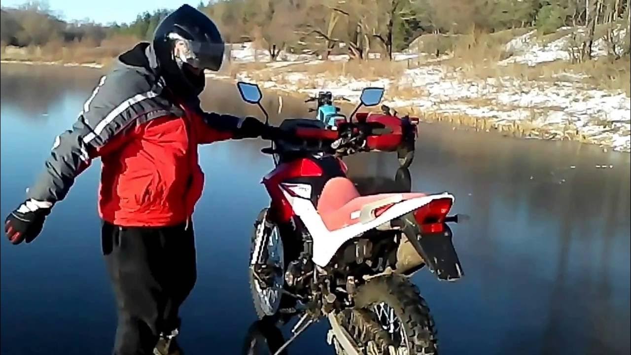 Мотоцикл на льду Байкале