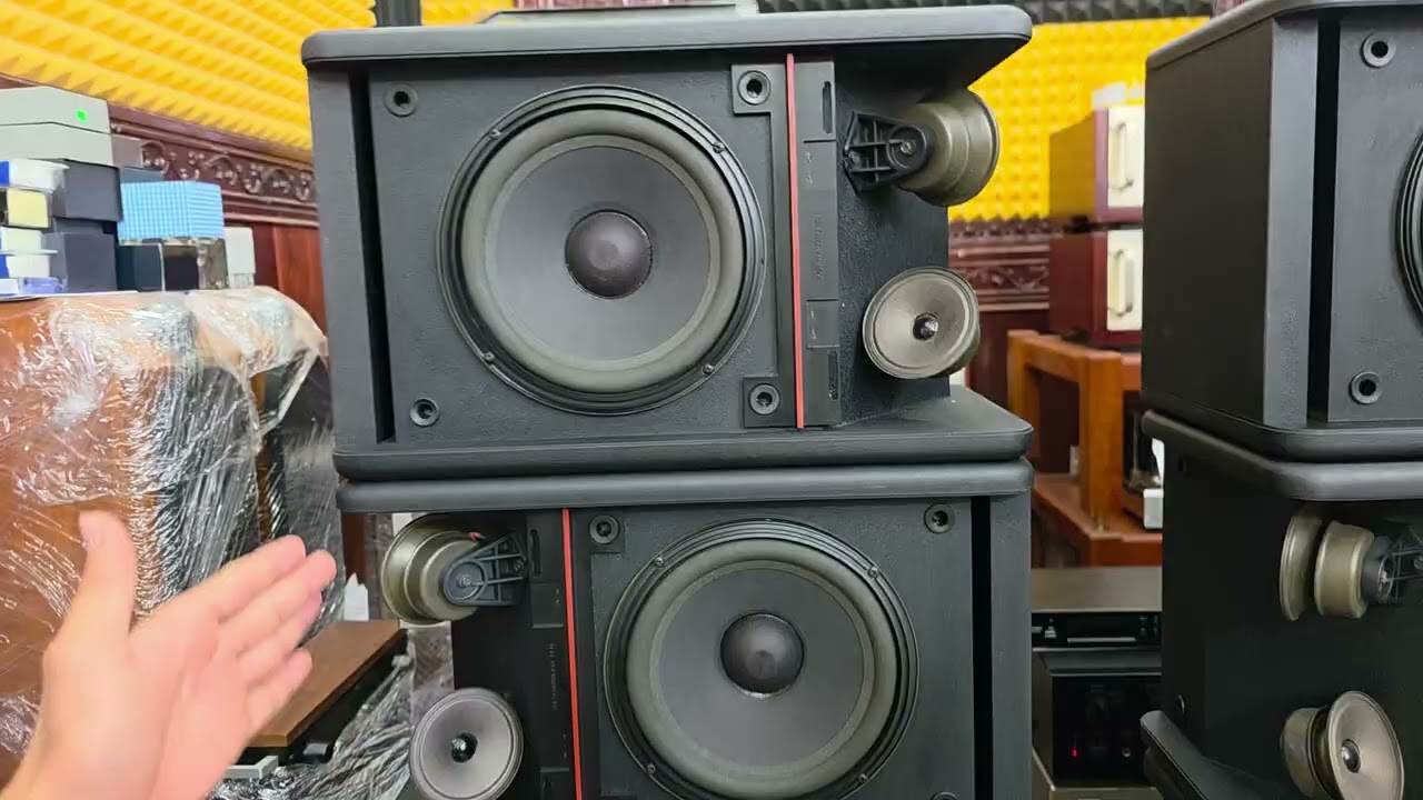 6 BOSE 301 AV Monitors, Red Stripe, Large Logo. Absolutely