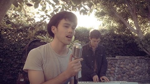 She Looks So Perfect - 5SOS - Max & Kurt Schneider Cover