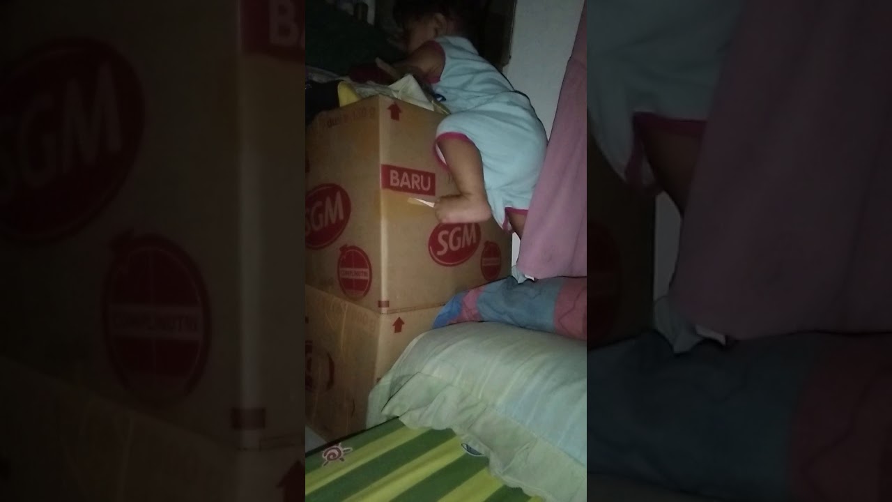 bayi umur 8 bulan bisa naik2 kardus 😱😱 - YouTube