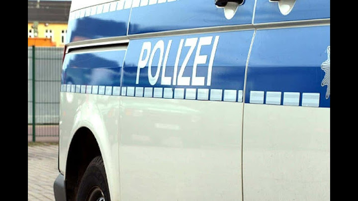 Unbekannte werfen Münzen von Autobahnbrücke auf Fahrzeuge