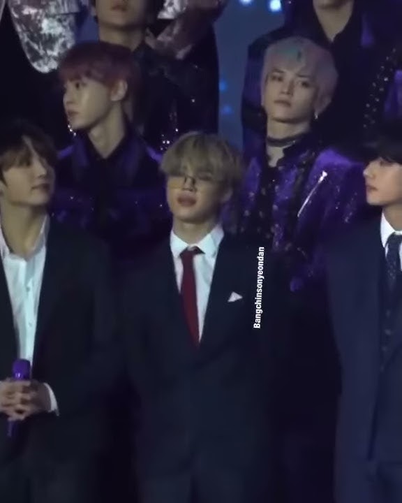 Jungkook smile when Eunha Gfriend sing ???Eunkook is real???❤️❤️