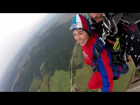 Видео: Мой первый прыжок с парашютом / Мася Шпак