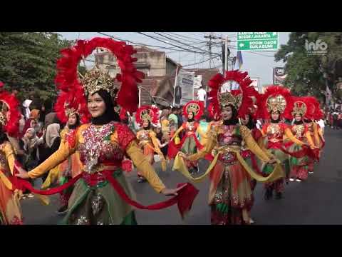 Ribuan Warga Cianjur Tumpah Ruah Saksikan Helaran Seni dan Budaya Kabupaten Cianjur