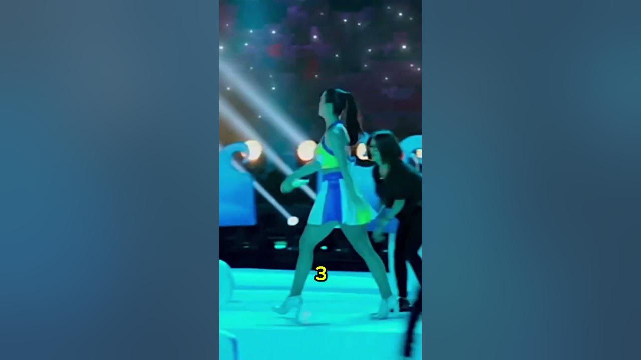 Katy Perry Outfit Change in 10 SECONDS! #SuperBowl #HalfTimeShow #KatyPerry