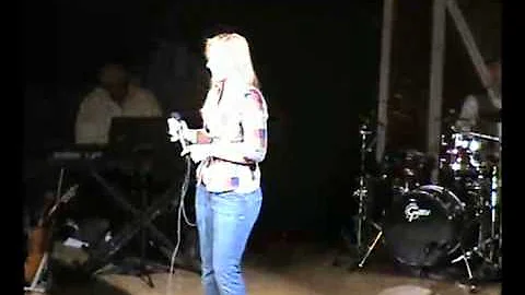 Sweet Dreams/She's Got You (Medley) - Andrea Saund...