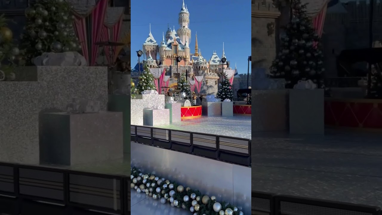 Disney Parks Holiday Special stage is set at Disneyland!