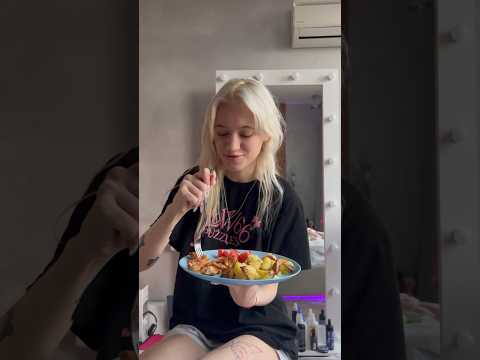 КАК Я ВПЕРВЫЕ ПОПРОБОВАЛА КУРИЦУ В 19 ЛЕТ… #жизнь #shorts #аллергия #курица