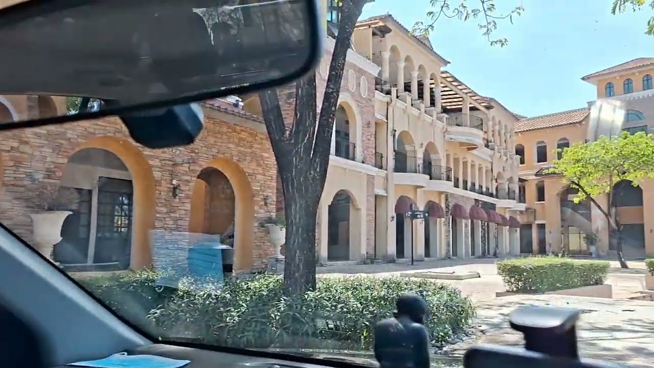 รีวิว หมู่บ้านใหญ่หรู แต่คนอยู่น้อยมาก 