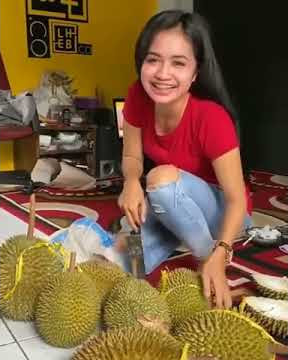 perempuan cantik jualan duren