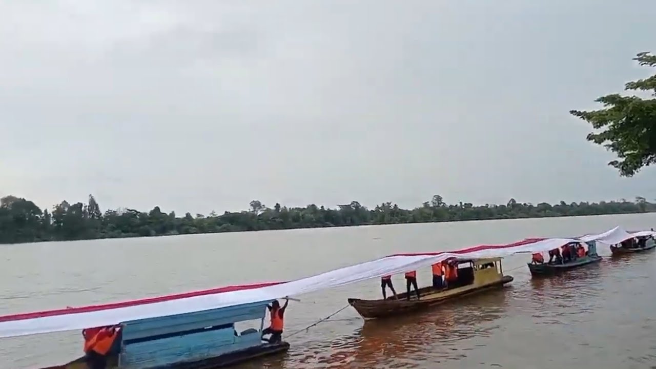 Sprti inilah platihn membentngkn#benderamerahputih spnjang 80meter di #sungaikayan #tanjungselor 