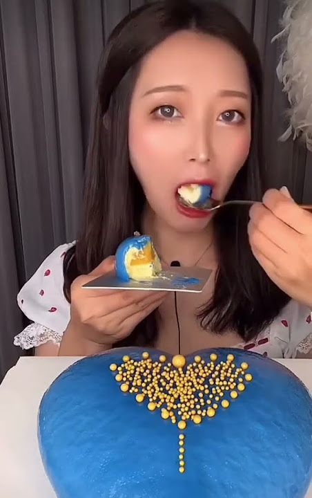 Mousse Cake Eating Mukbang