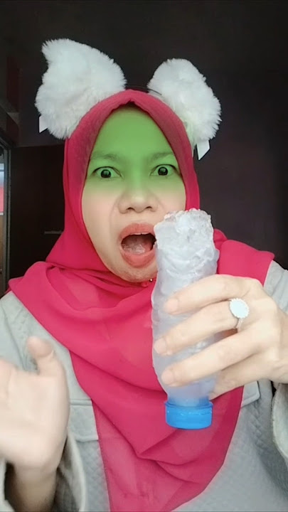 eating bottled ice cubes #shorts #ice