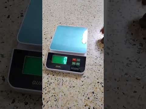 عملية قياس الثقل النوعي الكثافة لحجر يشم امبراطوري