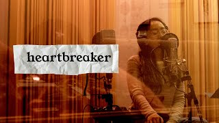 The Macarons Project - Heartbreaker (Official Lyric Video) Resimi