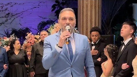 Mestre de Cerimônias Sidney Botelho faz uma abertura com texto feito por Debutante, que é escritora!