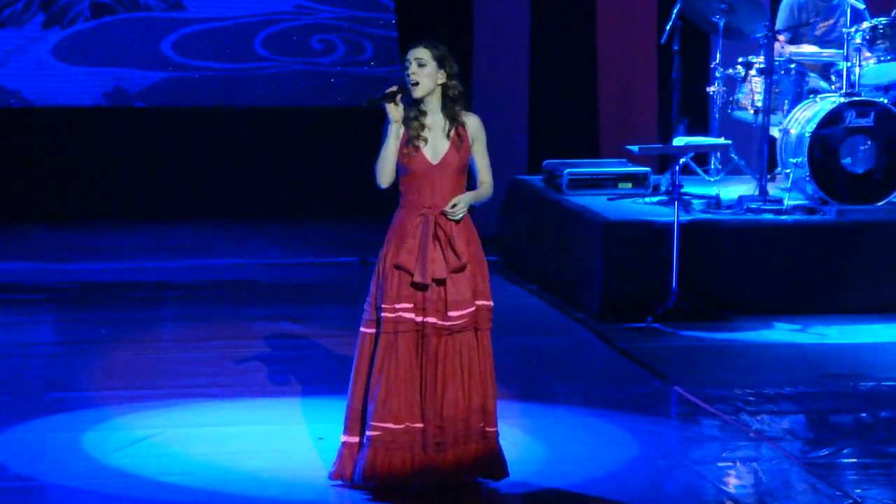 Roberta Sá cantando "Casa Pré-Fabricada" Roberta Sá cantando "Casa Pré-Fabricada"