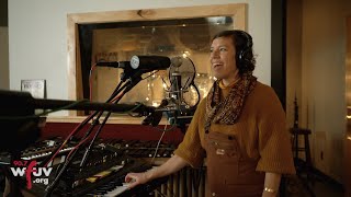 Tune-Yards - &quot;Hold Yourself&quot; (Live for WFUV)