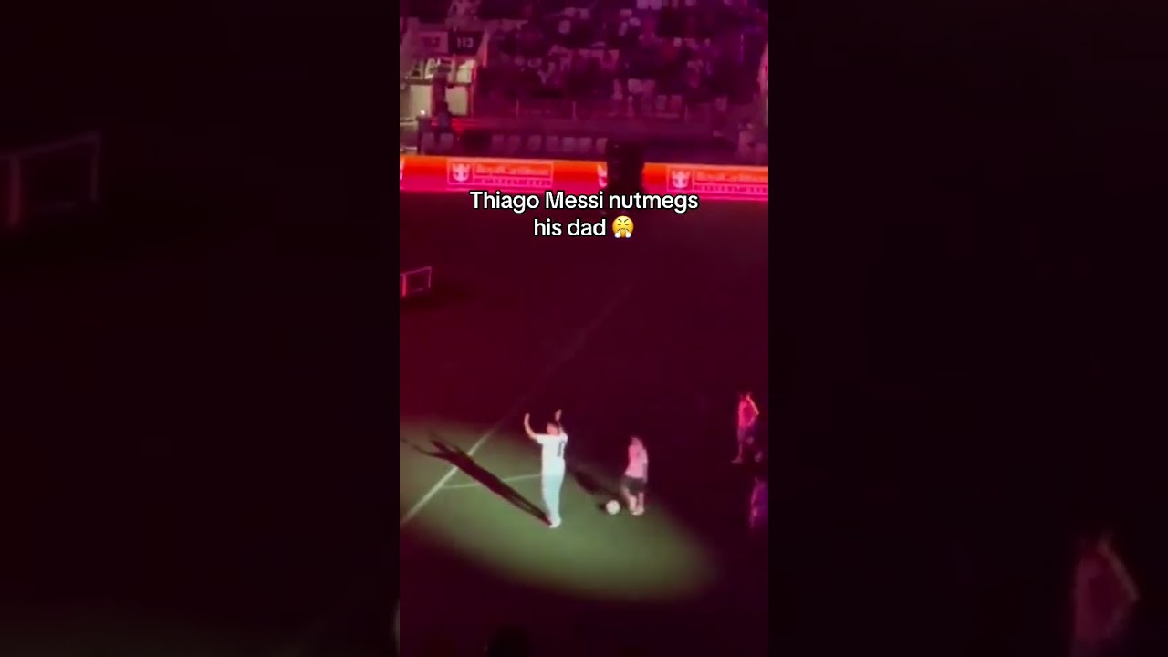 Thiago couldn't resist the big moment 🤣