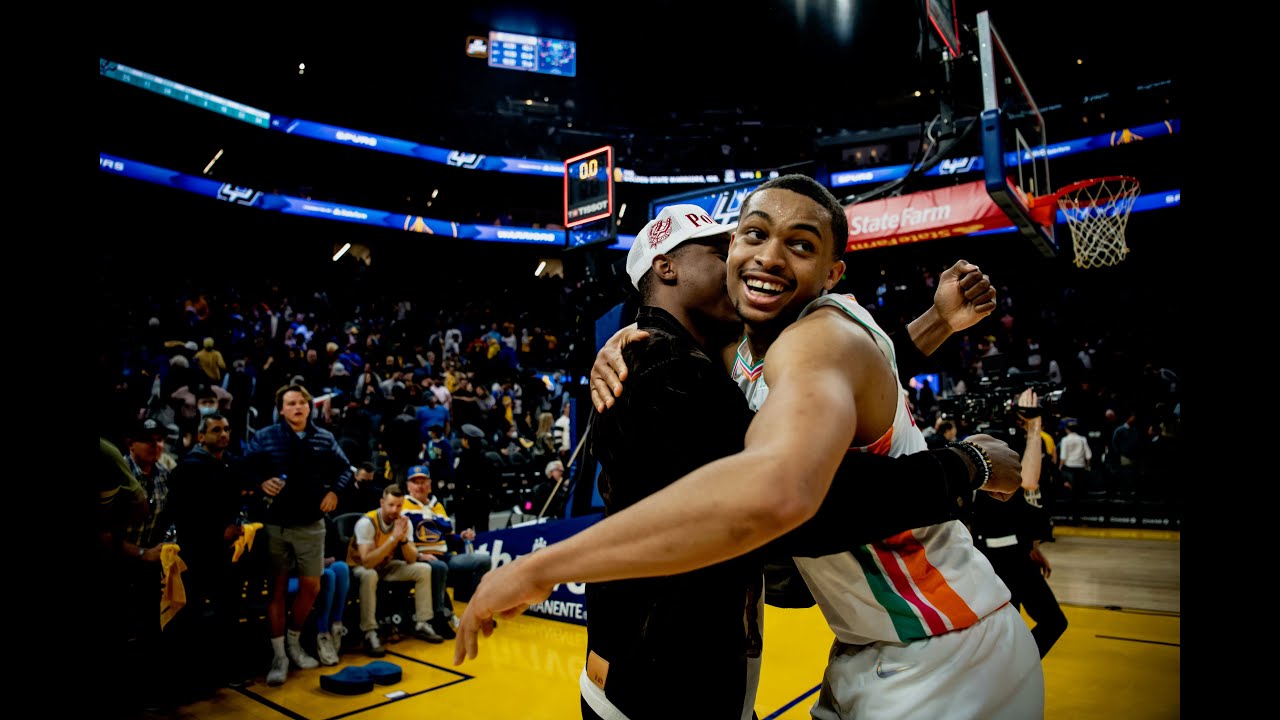 Keldon Johnson sinks half-court buzzer-beater, drops 29 points in Spurs win