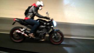 Yamaha FZ1N tunnel sound + flames