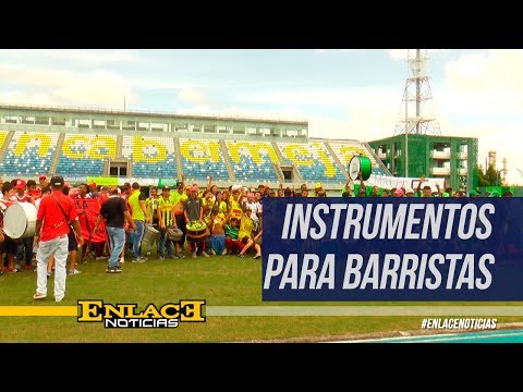 Entregan instrumentos musicales a barristas