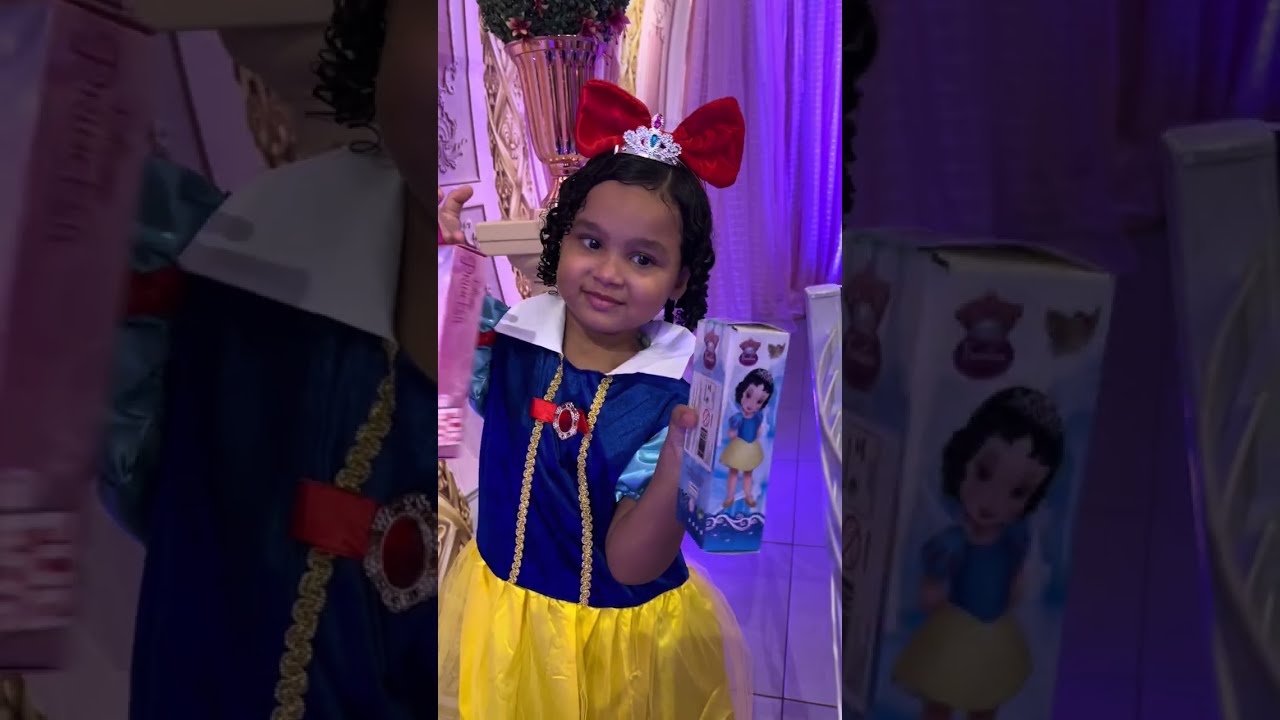 Helena e Laurinha foram para um chá de princesas 