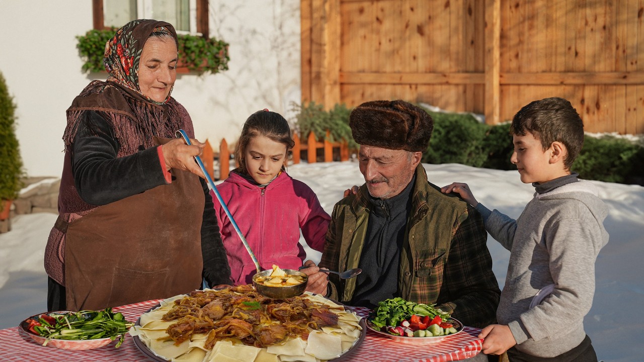Azerbaijani Hinkali! Handmade Dough Filled with Flavorful Meat