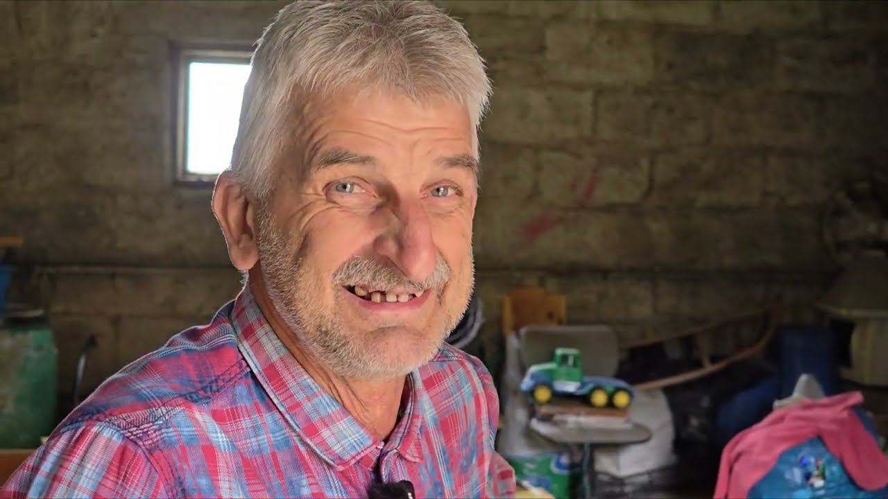 Pan Jerzy który kocha stare motocykle WSK 