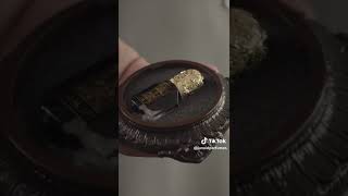 عود جنيد يرجع تاريخه إلى ١٩١٠، يمر بمراحل انتاج طويلة تخليك تميزه من بين كل الروائح