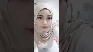 Hijab Serbah Putih Nonjol Banget