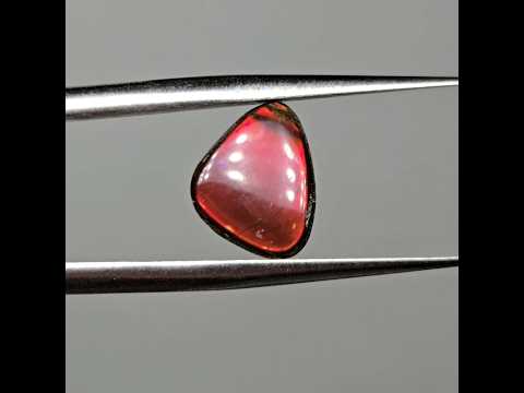 Природный камень для создания украшений натуральный аммолит кабошон красный 2 ct, видео 1