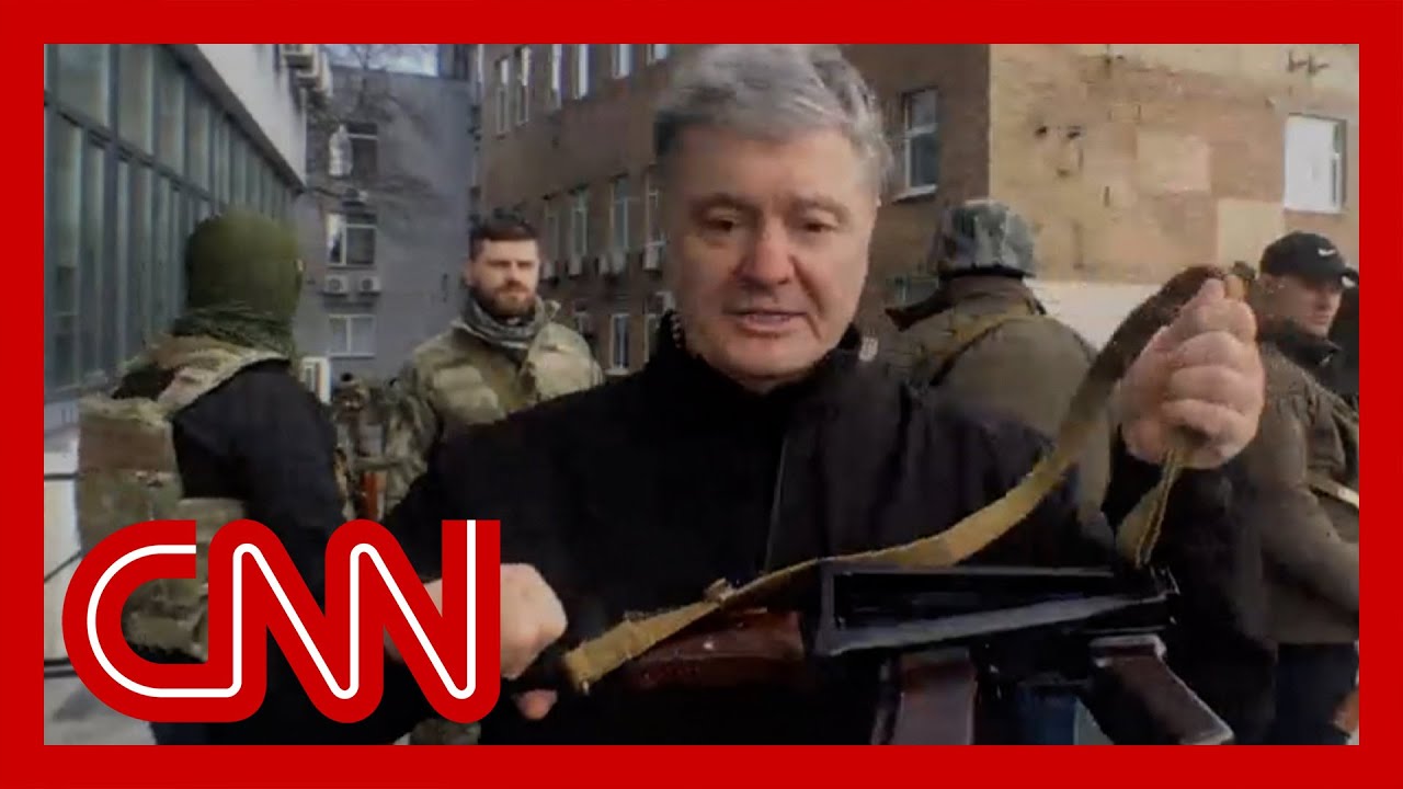 ⁣Former Ukrainian president is on the streets with a rifle