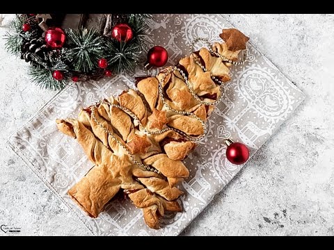 ALBERO DI NATALE CON PASTA SFOGLIA E SPECK