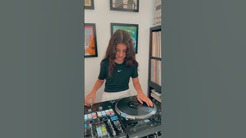 Thumbnail of Practicing super fast 180 BPM scratching 🚀🔥  #djmichelle  #scratchdj
