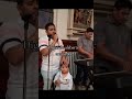 Levanto mis manos cierro mis ojos para proclar tu nombre Dios de poder , Digno  de Alabar Señor,
