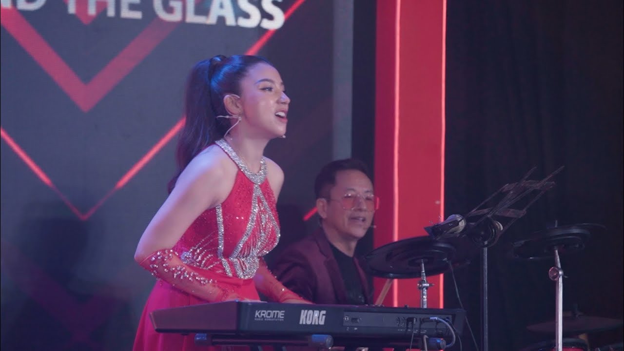 Special Stage Performance for Mobile Care - Graham (ဂ​ရေဟမ်) and Pan Yaung Chel (ပန်း​ရောင်ခြယ်)