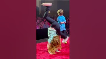 Thumbnail of ADLEY does a SPLiT on STAGE!! she shows off her moves to the crowd at VidSummit with niko & dad 🌀