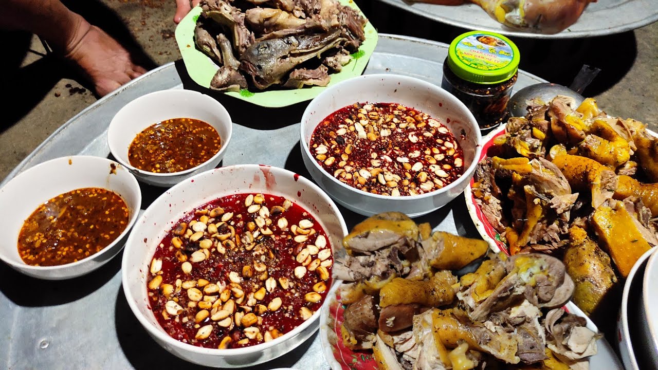 Bữa cơm tối tại nhà vợ chồng anh sọn, tiết canh gà chọi. Tộc TV