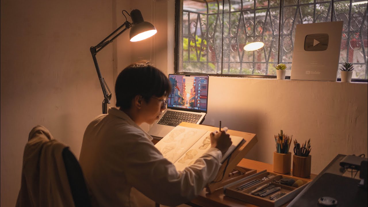 What's on my Desk As a Traditional Artist /Studio tour - YouTube