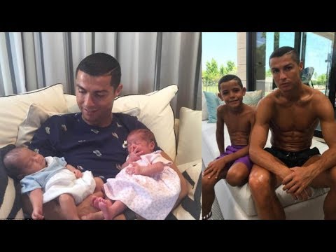 Video: Cristiano Ronaldo Bapa Kepada Anak Kembar