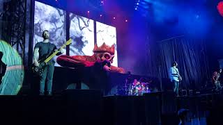 Avenged sevenfold playing hail to the king at download festival madrid
2018