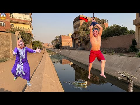 لما اخوك الصغير يبيع تلفونك الجديد وانت تقفشه عمر نصر