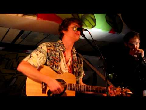 Luke Pritchard (The Kooks) 21/08/09 Ooh La acoustic