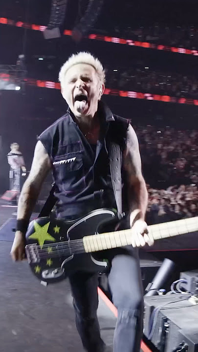 A little American Idiot in Macau !! 🎸🇲🇴 🎥 Ryan Baxley